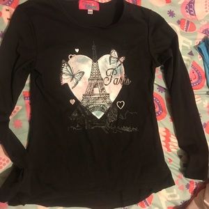 Black longsleeved T-shirt